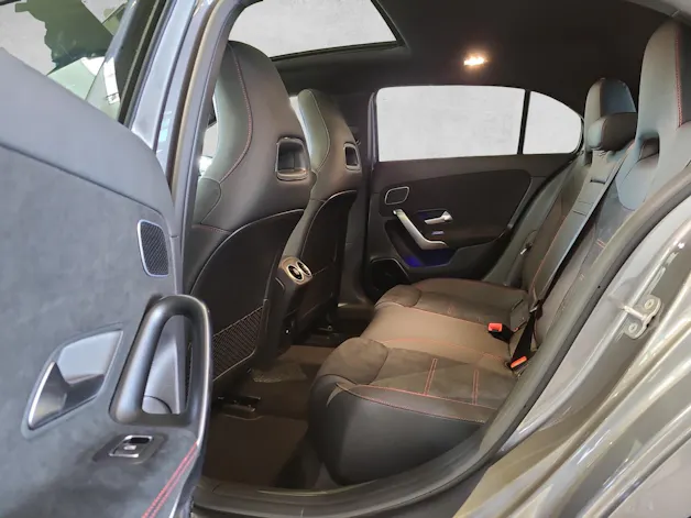 MERCEDES-BENZ A 250 AMG Line 4M W177