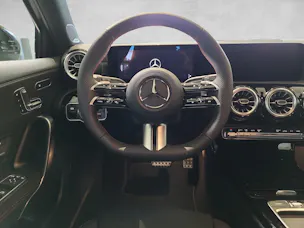 MERCEDES-BENZ A 250 AMG Line 4M W177