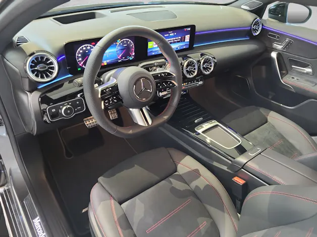 MERCEDES-BENZ A 250 AMG Line 4M W177
