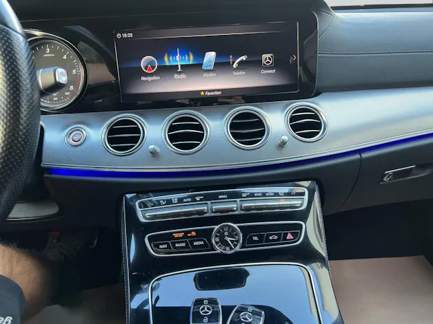 MERCEDES-BENZ E 220 d Swiss Star AMG Line 4Matic 9G-Tronic