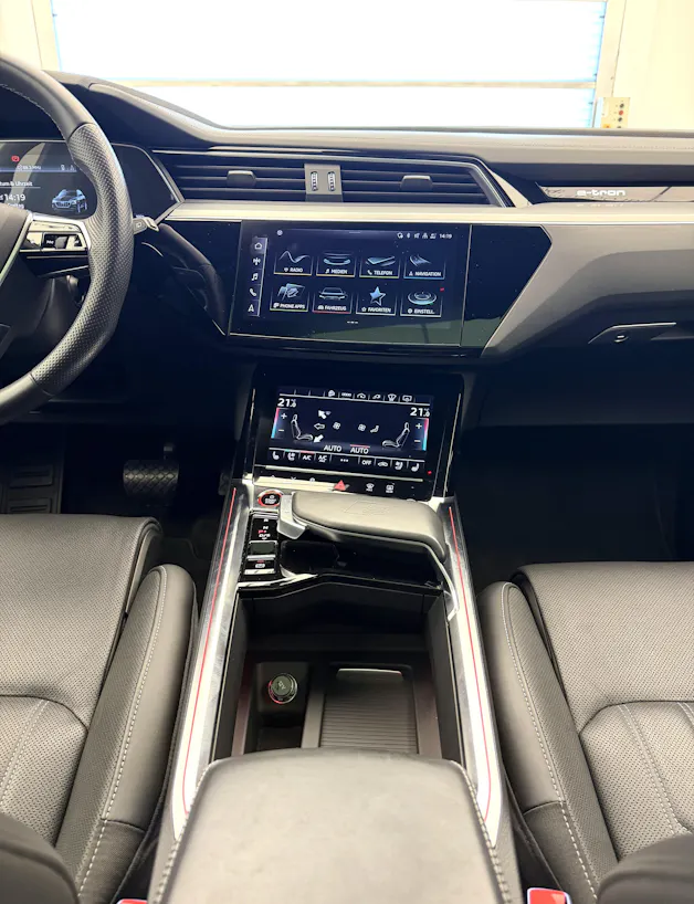 AUDI e-tron S quattro