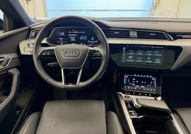 AUDI e-tron S quattro
