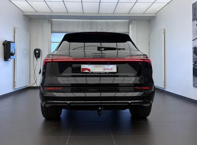 AUDI e-tron S quattro