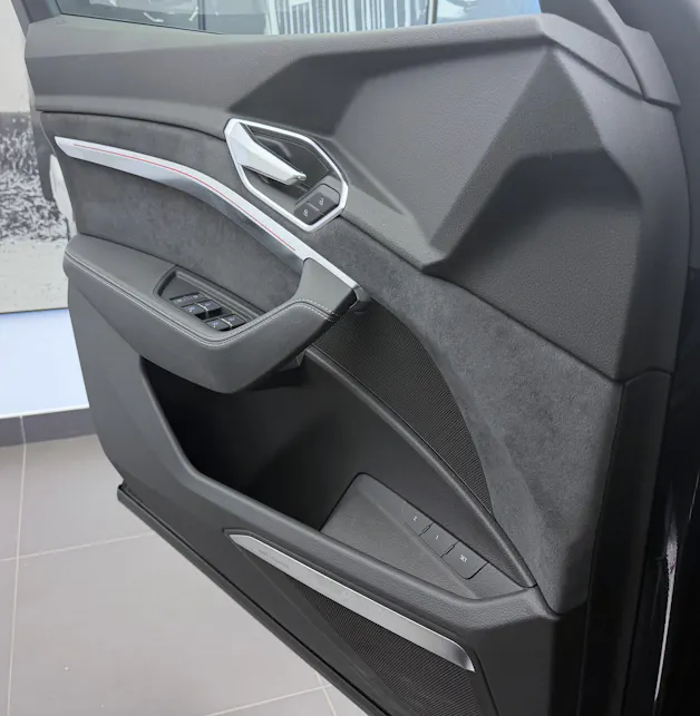 AUDI e-tron S quattro
