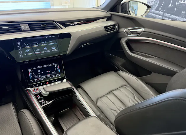AUDI e-tron S quattro