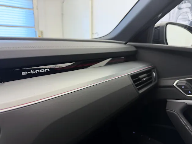 AUDI e-tron S quattro