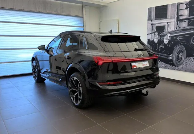 AUDI e-tron S quattro