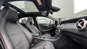 MERCEDES-BENZ GLA 250 AMG LINE NIGHT 4MATIC 7G-DCT l 211 PS