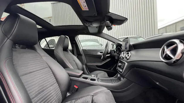 MERCEDES-BENZ GLA 250 AMG LINE NIGHT 4MATIC 7G-DCT l 211 PS