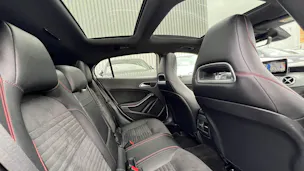 MERCEDES-BENZ GLA 250 AMG LINE NIGHT 4MATIC 7G-DCT l 211 PS
