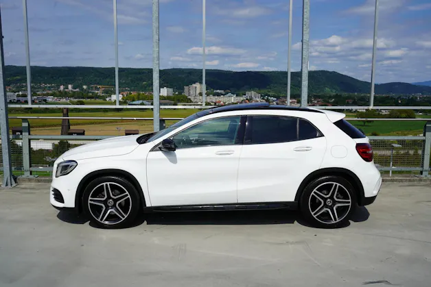 MERCEDES-BENZ GLA 250 AMG LINE NIGHT 4MATIC 7G-DCT l 211 PS