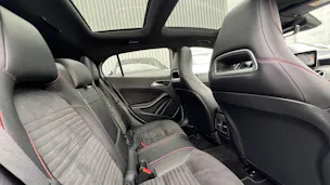 MERCEDES-BENZ GLA 250 AMG LINE NIGHT 4MATIC 7G-DCT l 211 PS
