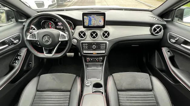 MERCEDES-BENZ GLA 250 AMG LINE NIGHT 4MATIC 7G-DCT l 211 PS