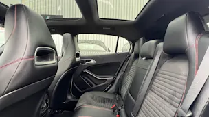 MERCEDES-BENZ GLA 250 AMG LINE NIGHT 4MATIC 7G-DCT l 211 PS