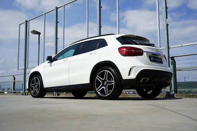 MERCEDES-BENZ GLA 250 AMG LINE NIGHT 4MATIC 7G-DCT l 211 PS