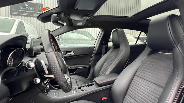 MERCEDES-BENZ GLA 250 AMG LINE NIGHT 4MATIC 7G-DCT l 211 PS
