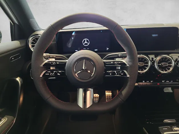 MERCEDES-BENZ A 250 AMG Line 4M W177