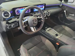MERCEDES-BENZ A 250 AMG Line 4M W177
