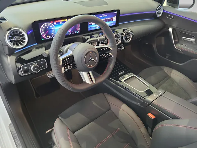MERCEDES-BENZ A 250 AMG Line 4M W177