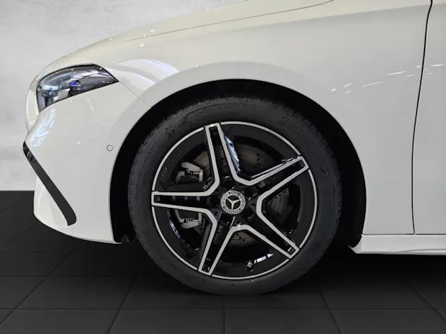 MERCEDES-BENZ A 250 AMG Line 4M W177