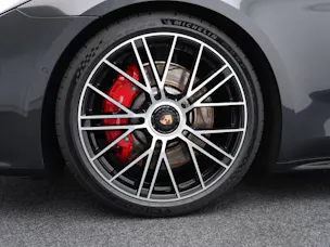 PORSCHE Panamera GTS