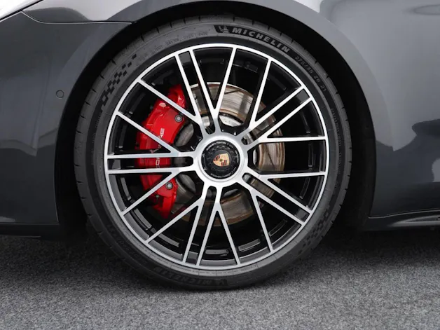 PORSCHE Panamera GTS