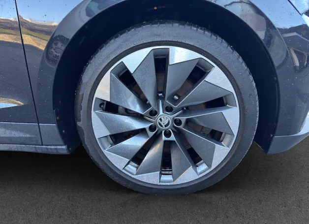 SKODA Enyaq iV 80x