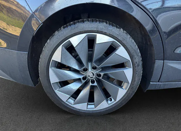 SKODA Enyaq iV 80x