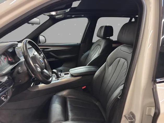 BMW X5 xDrive 30d Steptronic / Panorama-Dach / M-Paket / DISTRONIC