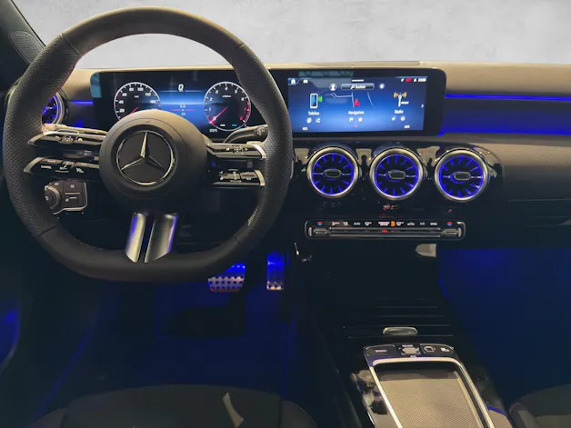 MERCEDES-BENZ A 250 AMG Line 4M W177