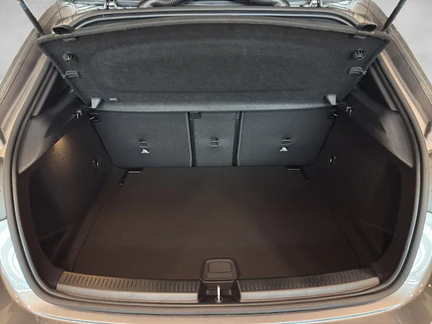 MERCEDES-BENZ A 250 AMG Line 4M W177