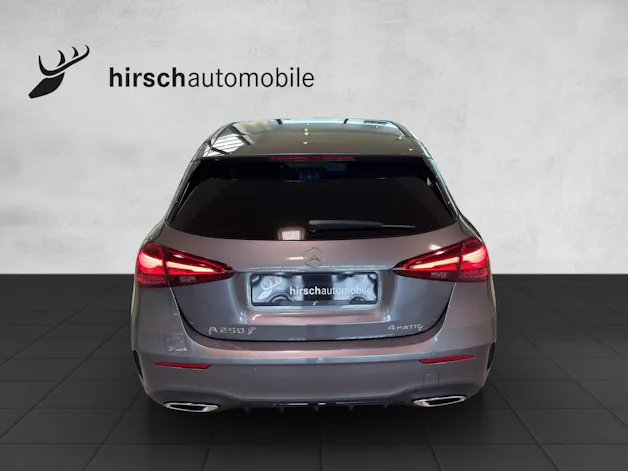 MERCEDES-BENZ A 250 AMG Line 4M W177