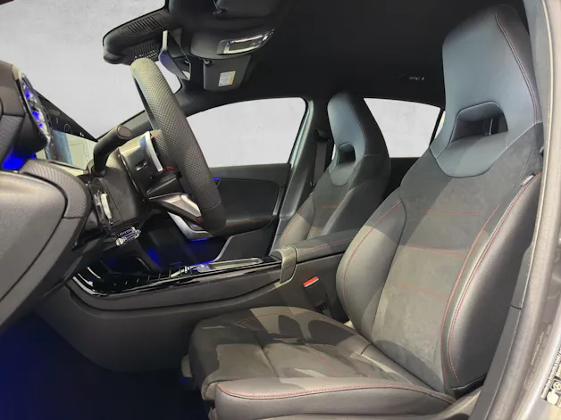 MERCEDES-BENZ A 250 AMG Line 4M W177
