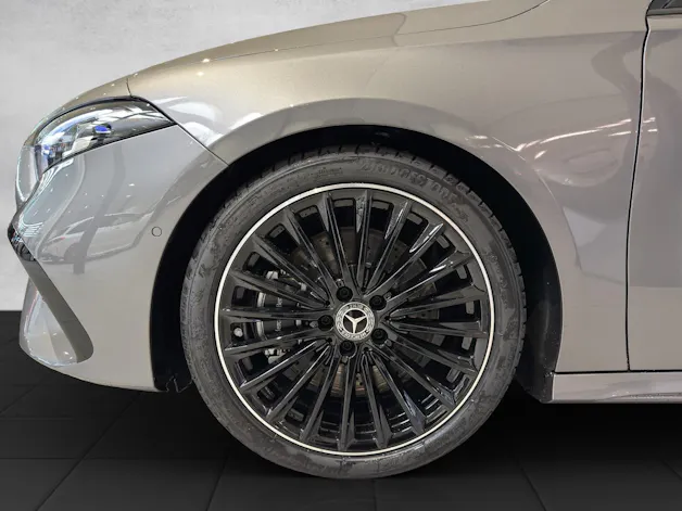 MERCEDES-BENZ A 250 AMG Line 4M W177