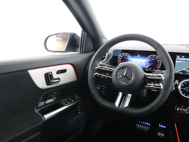 MERCEDES-BENZ GLA 200 Night Star 7G-D