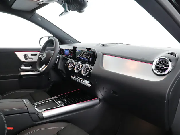 MERCEDES-BENZ GLA 200 Night Star 7G-D