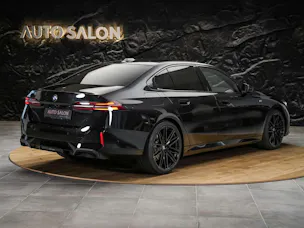 BMW 520i M Sport Steptronic *ALL BLACK*21" Felgen*Werksgarantie*