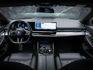 BMW 520i M Sport Steptronic *ALL BLACK*21" Felgen*Werksgarantie*