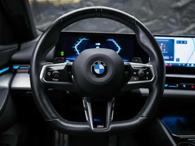 BMW 520i M Sport Steptronic *ALL BLACK*21" Felgen*Werksgarantie*