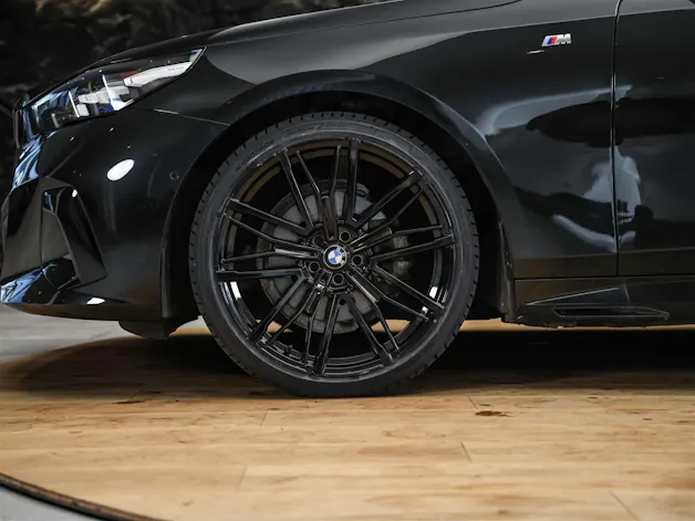 BMW 520i M Sport Steptronic *ALL BLACK*21" Felgen*Werksgarantie*