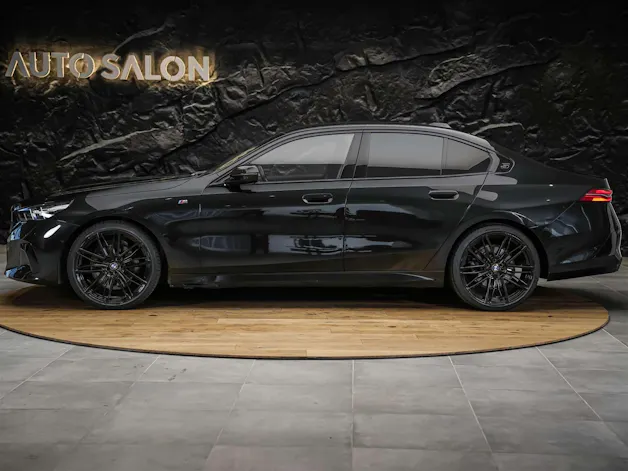 BMW 520i M Sport Steptronic *ALL BLACK*21" Felgen*Werksgarantie*