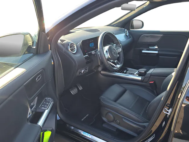 MERCEDES-BENZ EQA 300 AMG Line 4Matic