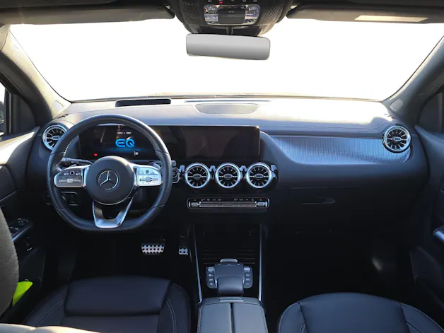 MERCEDES-BENZ EQA 300 AMG Line 4Matic