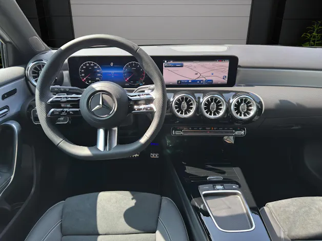 MERCEDES-BENZ A 220 4Matic 8G-DCT