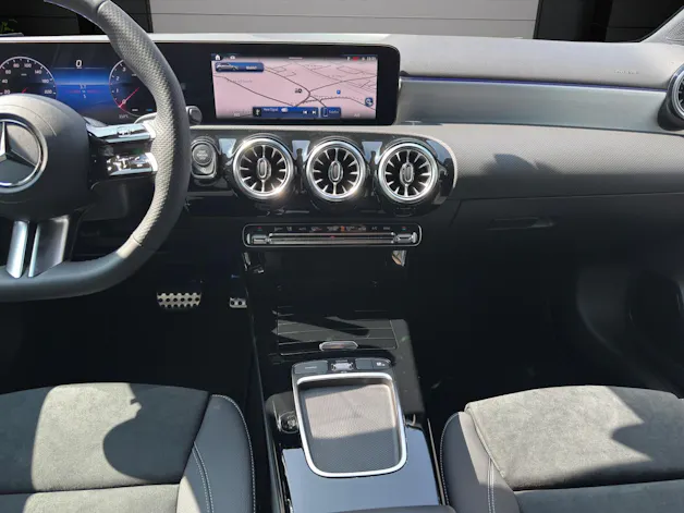 MERCEDES-BENZ A 220 4Matic 8G-DCT