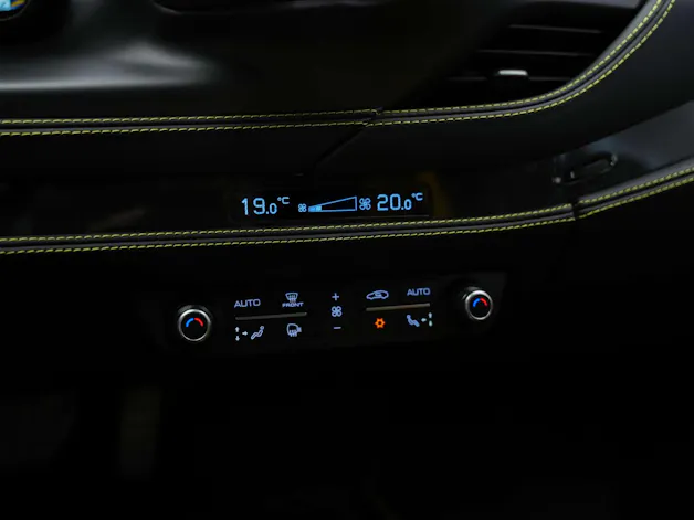 FERRARI F8 Tributo *Schalensitze*Keramik*Carbon*