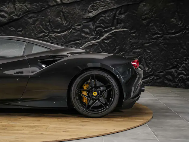 FERRARI F8 Tributo *Schalensitze*Keramik*Carbon*