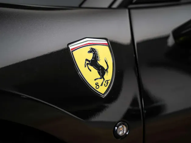 FERRARI F8 Tributo *Schalensitze*Keramik*Carbon*