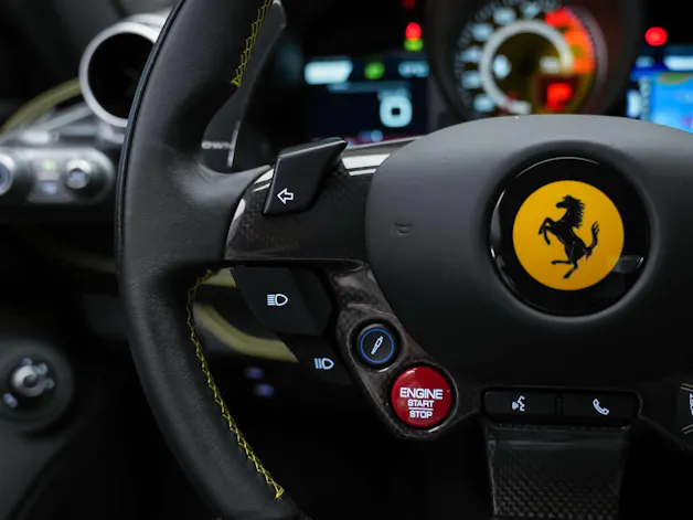 FERRARI F8 Tributo *Schalensitze*Keramik*Carbon*