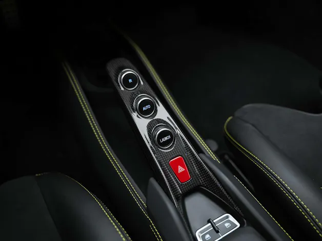 FERRARI F8 Tributo *Schalensitze*Keramik*Carbon*